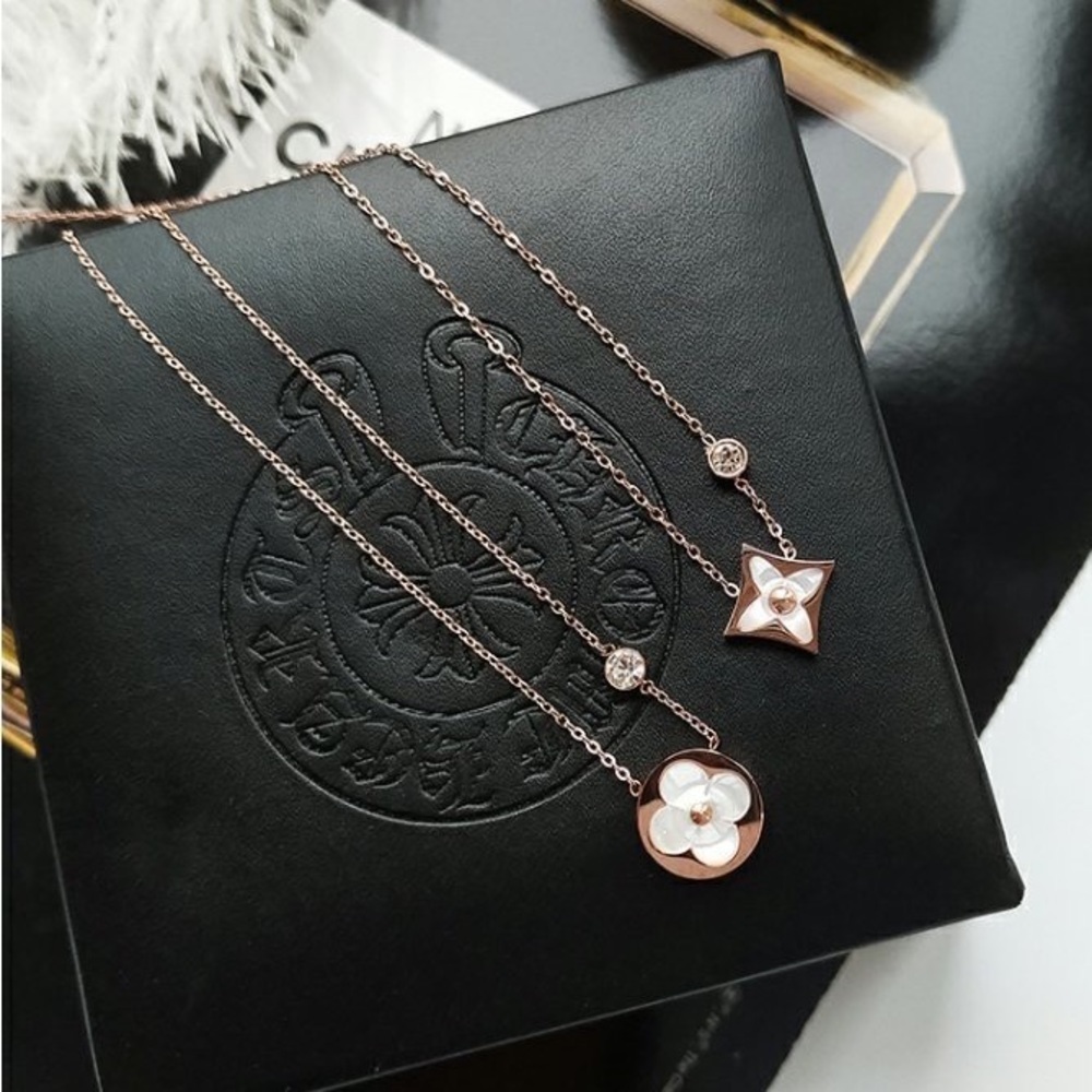 💎Round Clover Rose Gold Necklace - Picture 5 of 11